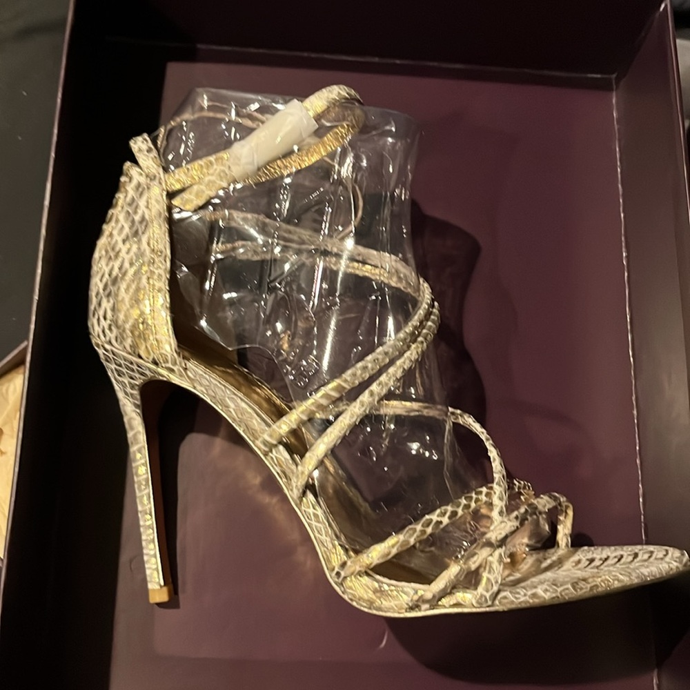 Gold snakeskin print leather dress sandals size 8.5